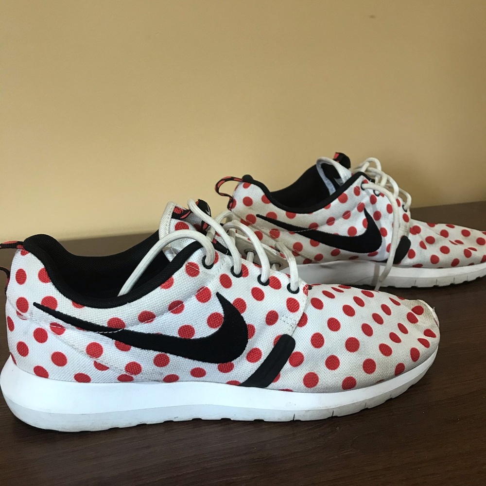 Nike Roshe run (polka dot pack) size 11